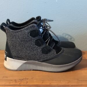 Sorel Out N About Black and Gray Ankle Boots